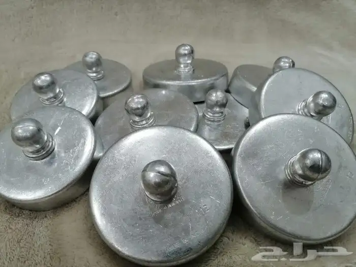 مغارف معدن و أغطية اباريق معدن ختم واحد و فناجيل 0