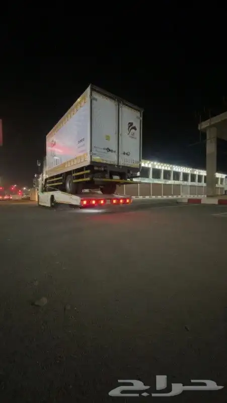 سطحه أحد المسارحة 0