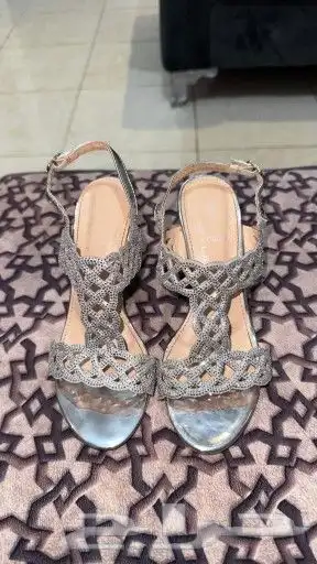 كعب فضي شبه جديد مقاسه 37 0