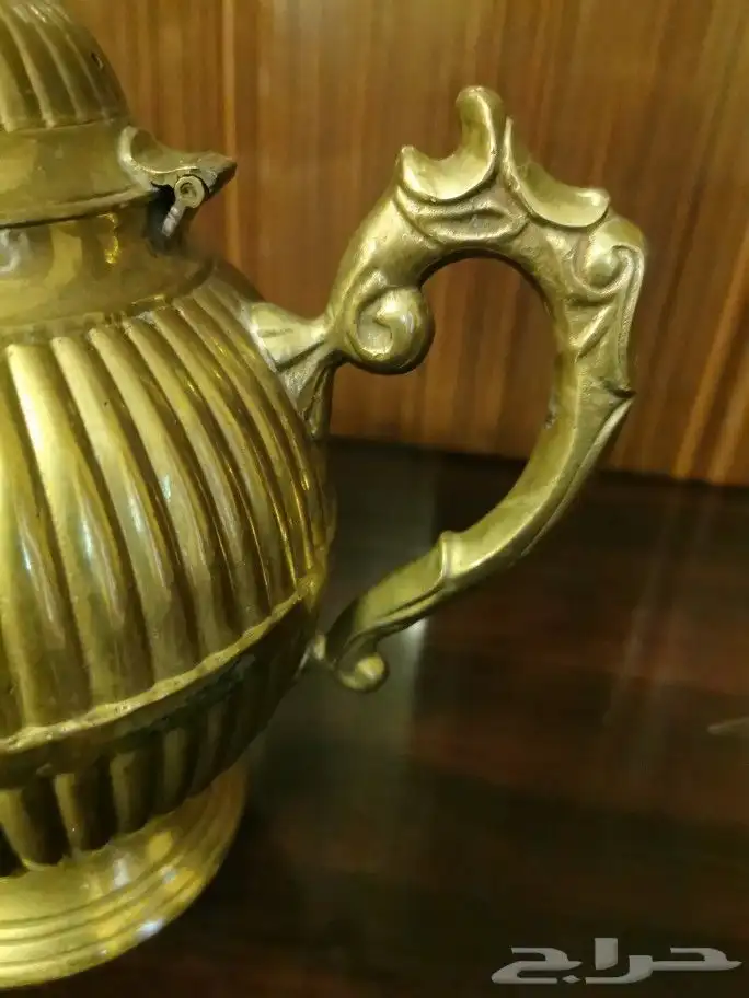 للبيع إبريق نحاسي قديم مع بيالات 7