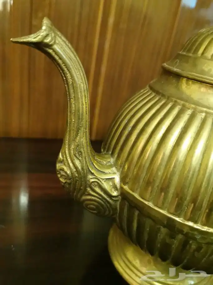 للبيع إبريق نحاسي قديم مع بيالات 6