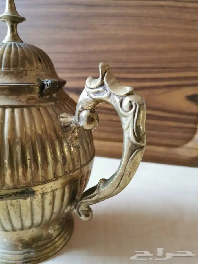 للبيع إبريق نحاسي قديم مع بيالات 4