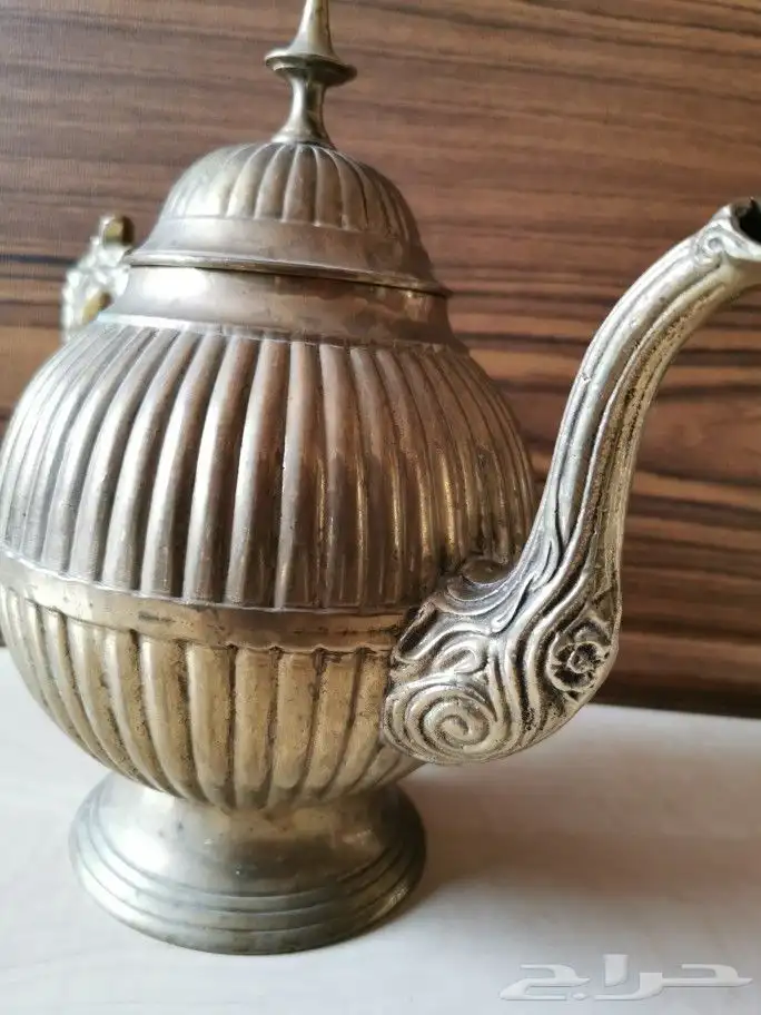 للبيع إبريق نحاسي قديم مع بيالات 3