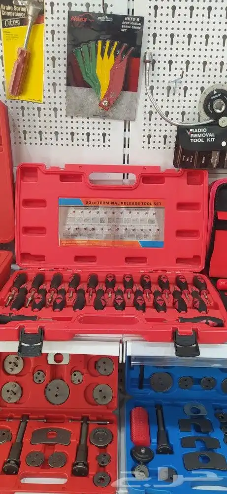 لبيع جميع انواع العدد والمعدات وتجهيز المغاسل ولورش 26