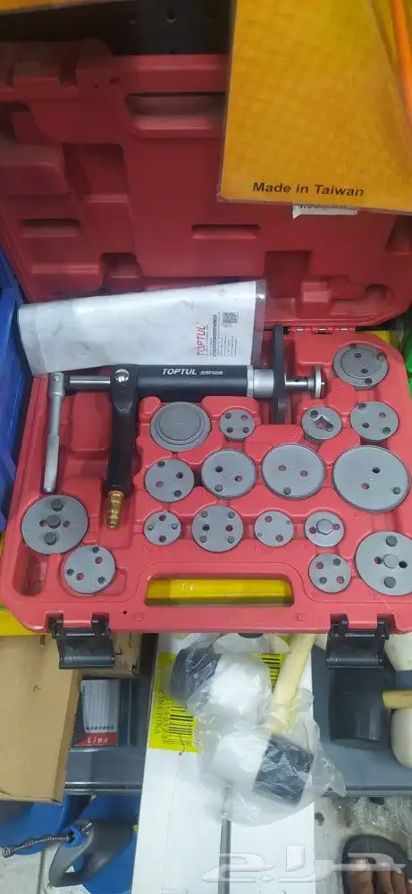 لبيع جميع انواع العدد والمعدات وتجهيز المغاسل ولورش 33