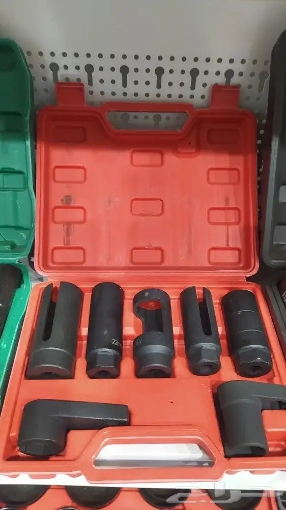 لبيع جميع انواع العدد والمعدات وتجهيز المغاسل ولورش 47