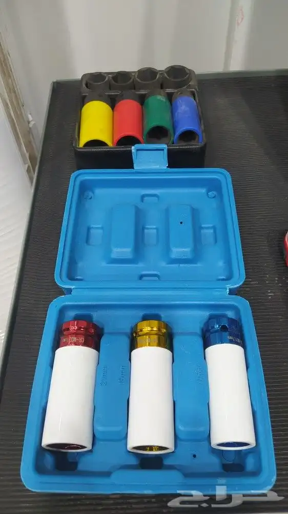 لبيع جميع انواع العدد والمعدات وتجهيز المغاسل ولورش 44