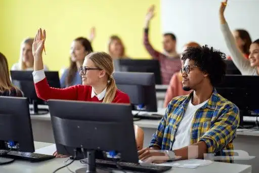 تدريس برامج هندسية للطلاب 0
