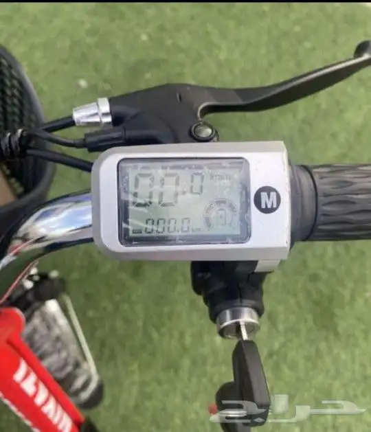 سكوتر كهربائي ودراجة هوائية باللون الأزرق 3