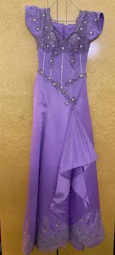 فساتين مستعمله للبيع 0