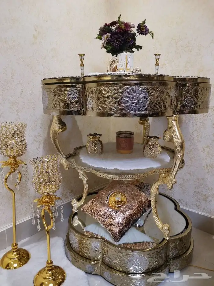 عربة ملكة نحاس مطلي بالذهب للبيع 0