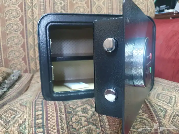 للبيع خزنه رقميه ومفتاح لحفظ المال والاوراق المهمه 4