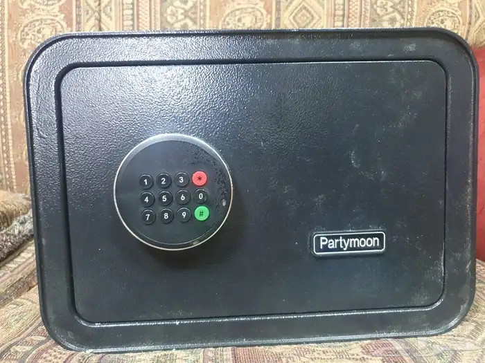 للبيع خزنه رقميه ومفتاح لحفظ المال والاوراق المهمه 3