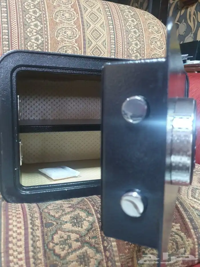 للبيع خزنه رقميه ومفتاح لحفظ المال والاوراق المهمه 9