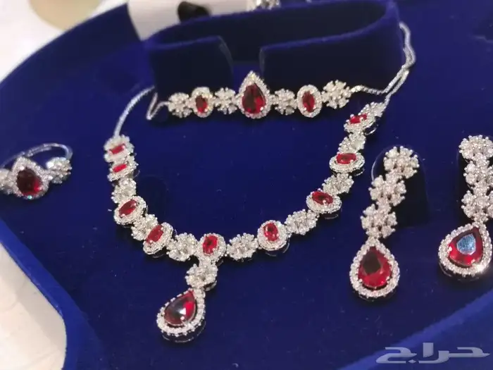 طقم اكسسوار نسائي جديد . التواصل خاص 1