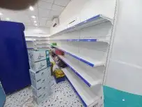 رفوف سوبر ماركت ومستودعات تخزين عربيات كاشيرات استاندات ملاب 0