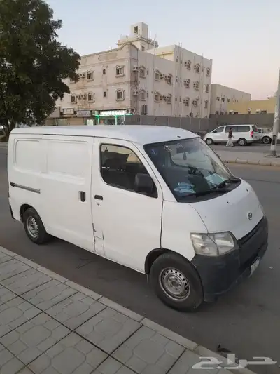 فان دايهاتسو للايجار الشهري 1