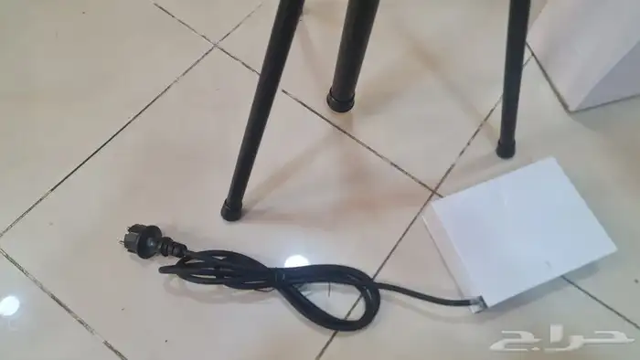 كشاف LED بقاعده ثلاث ارجل قابله للتعديل لك الاتجاهات 8