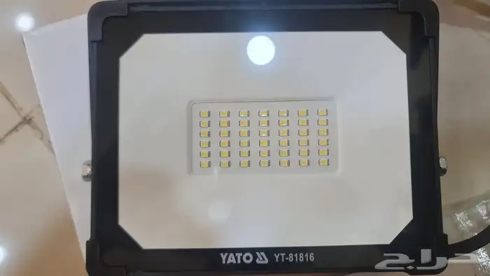 كشاف LED بقاعده ثلاث ارجل قابله للتعديل لك الاتجاهات 11