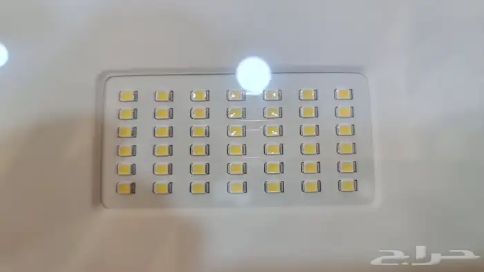 كشاف LED بقاعده ثلاث ارجل قابله للتعديل لك الاتجاهات 10