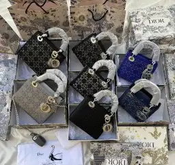 متجر شنط جملة وتجزئة _ شنط- احزمه -محافظ -شوزات 25