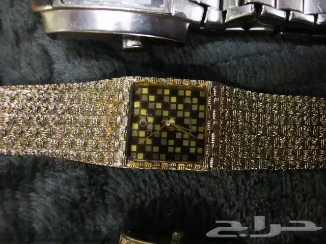 ساعات منها التراثي ومنها القيم 5