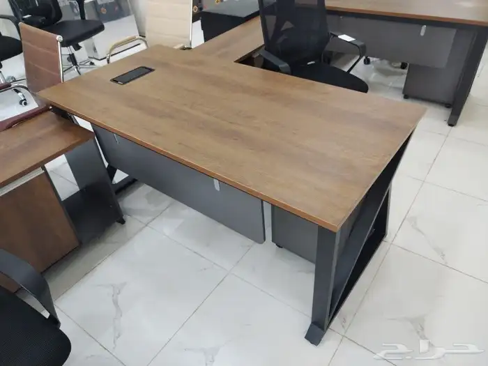 طاولات مكتبية عروض 3