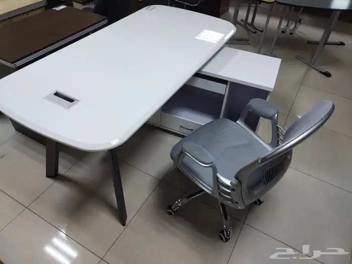 طاولات مكتبية عروض 9