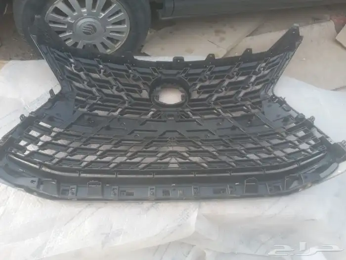 صدام صالون لكزس2015 و 2020 مع شبك وكشاف صدام 14