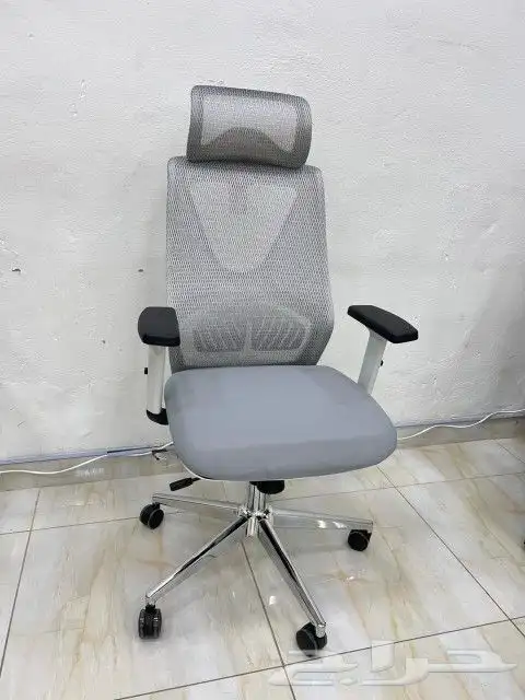 أثاث مكتبي  مكاتب  كراسي  وحدات عمل  دولايب   طاولات مدرسيه 2