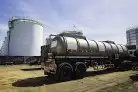 التحلص من النفايات الخطره السائله والصلبه 0