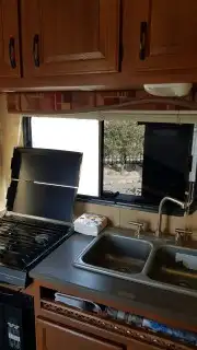 كرفان نظيف جدا على السوم 4