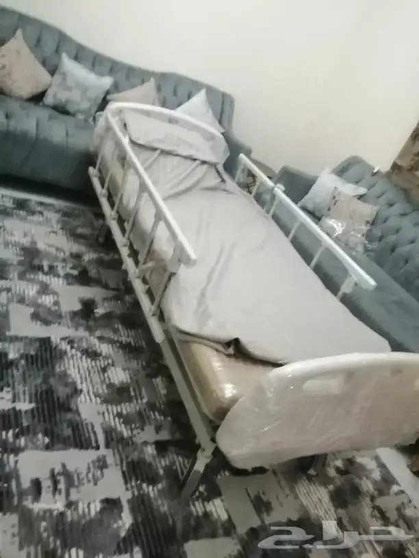 سرير طبي كهربائي شبه جديد 0