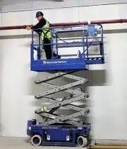 سيزر لفت للإيجار اليومي والشهري Scissor lift rent 6