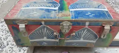 شنطه حديد قديمه 9
