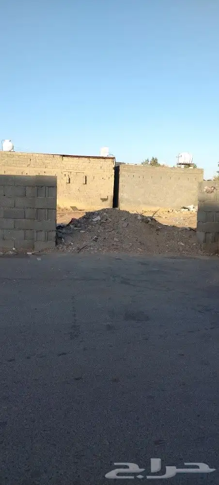 حوش للبيع او للأجار وصط حي الرويعات 1