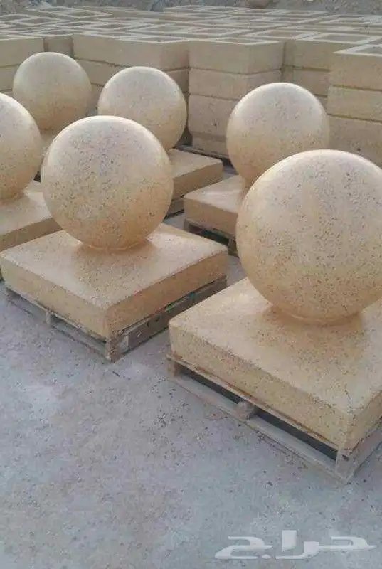 حواجز خرسانية وقواعد أعمدة انارة ومناهل كهرباء وصرف واتصالات 6