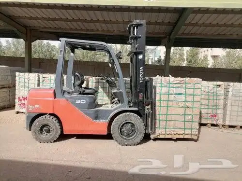 رافعة شوكية فوركلفت للايجار 2