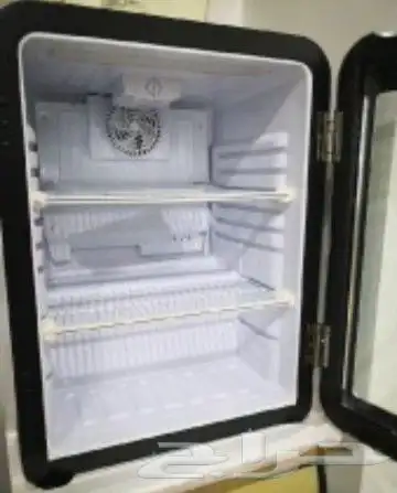 ثلاجة عرض ميني أسود بإطار فضي 6