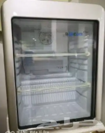 ثلاجة عرض ميني أسود بإطار فضي 5