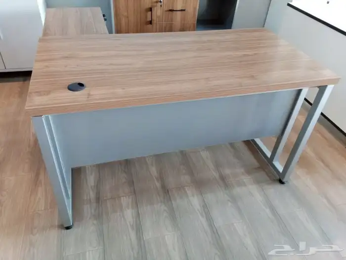 تصنيع مكتب بني وارجل حديد رمادي 2