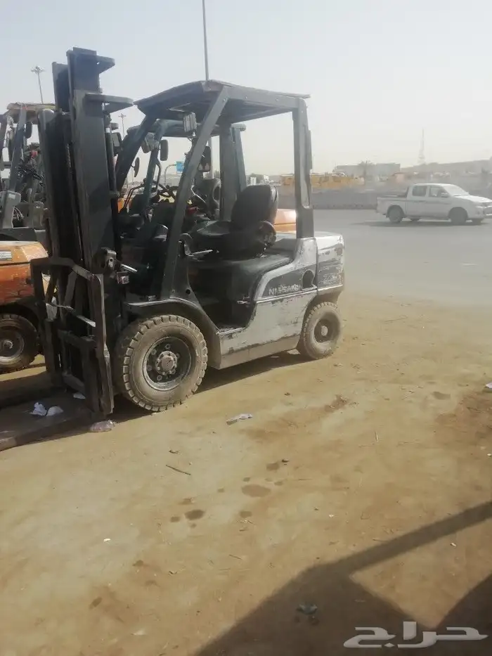 تأجير الرافعات الشوكية بجميع الأحجام (forklift) 2