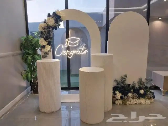 طقم طاولات اكريلك وطاولات واستاندات اسطوانية ومدخل استقبال 4