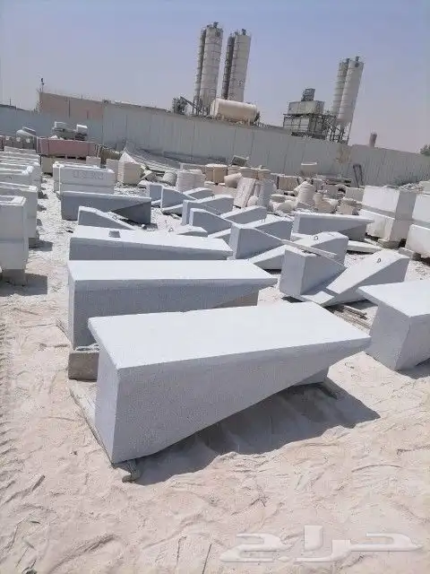 تصنيع جميع انواع الحواجز الخرسانية دبل فيس ون فيس سفتي قواعد 0