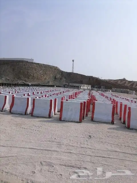 تصنيع جميع انواع الحواجز الخرسانية دبل فيس ون فيس سفتي قواعد 2