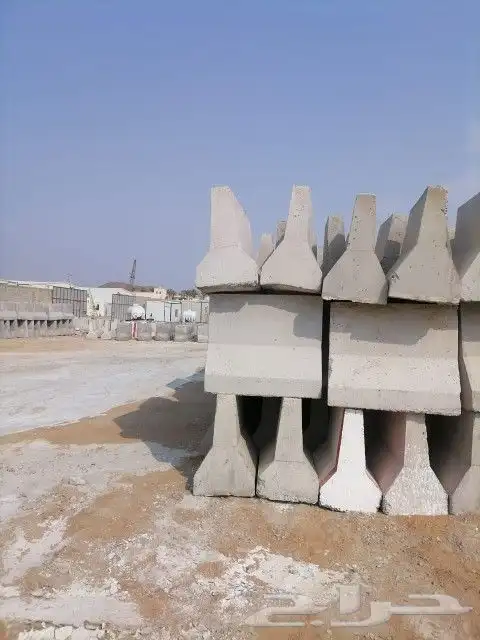 تصنيع جميع انواع الحواجز الخرسانية دبل فيس ون فيس سفتي قواعد 1