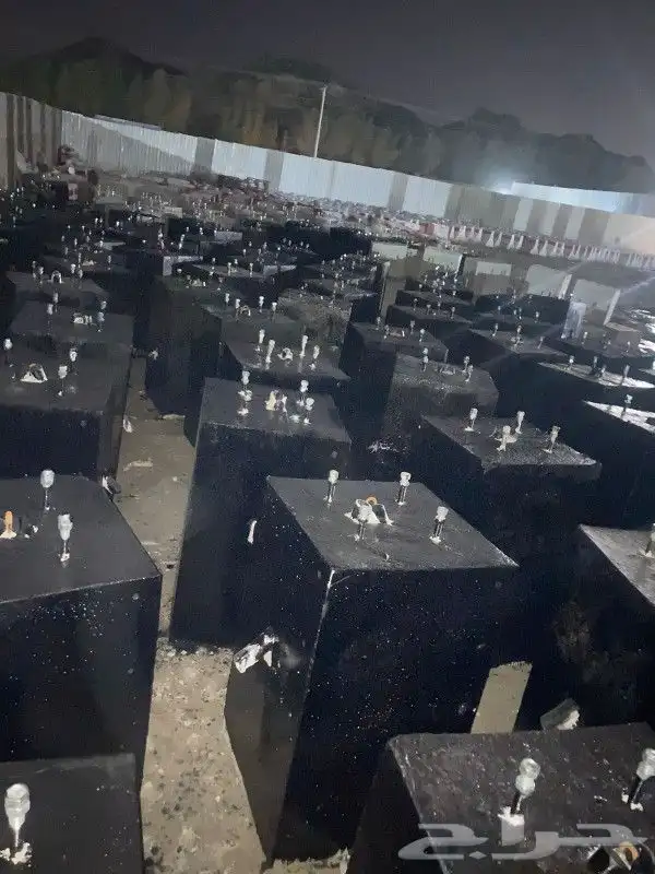 تصنيع جميع انواع الحواجز الخرسانية دبل فيس ون فيس سفتي قواعد 8