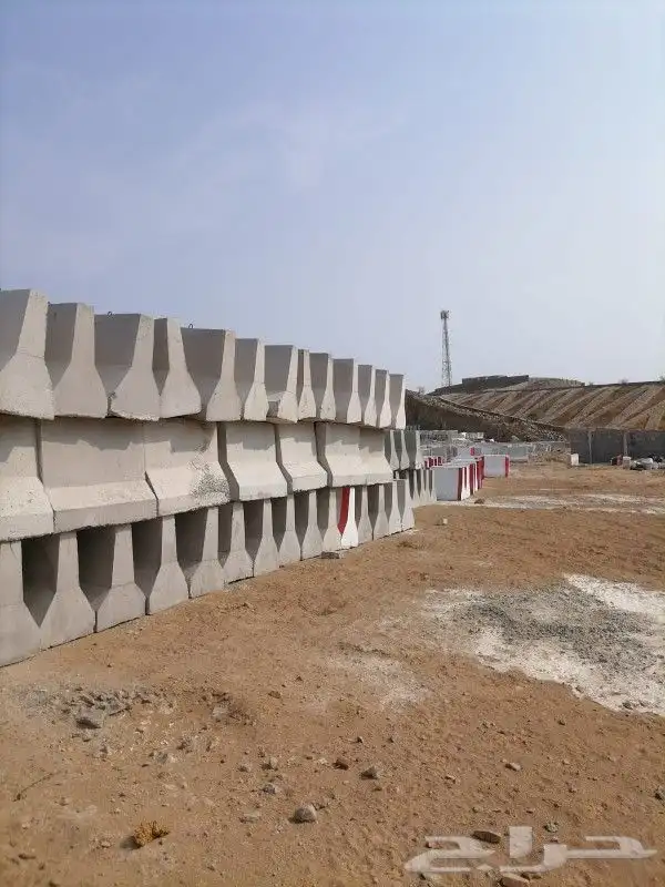 تصنيع جميع انواع الحواجز الخرسانية دبل فيس ون فيس سفتي قواعد 4