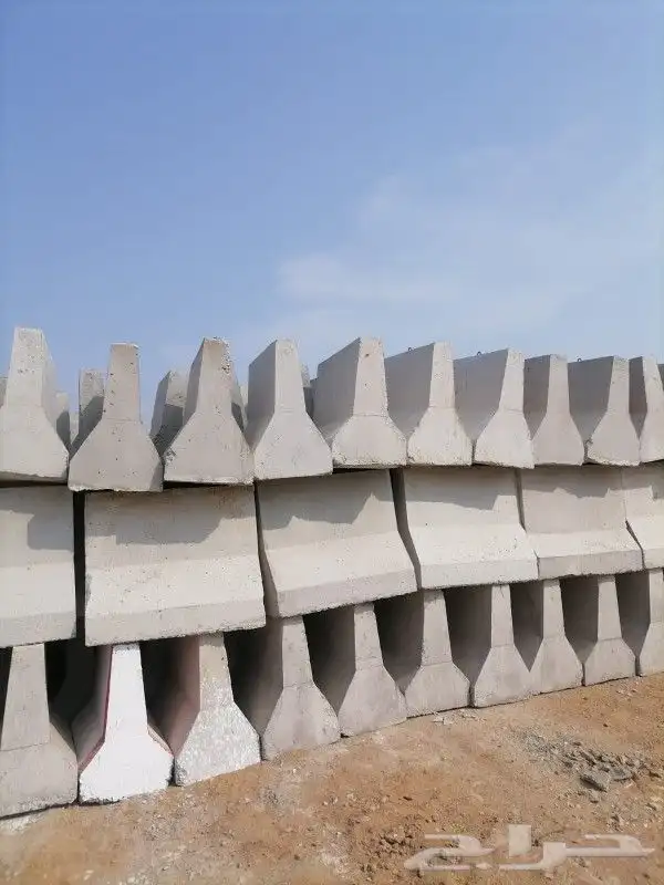 تصنيع جميع انواع الحواجز الخرسانية دبل فيس ون فيس سفتي قواعد 3