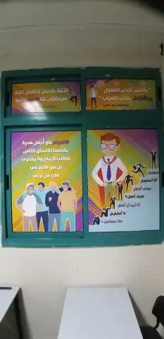طباعة وتركيب جميع أنواع الستيكر اللاصق والستائر الاعلانية. 6